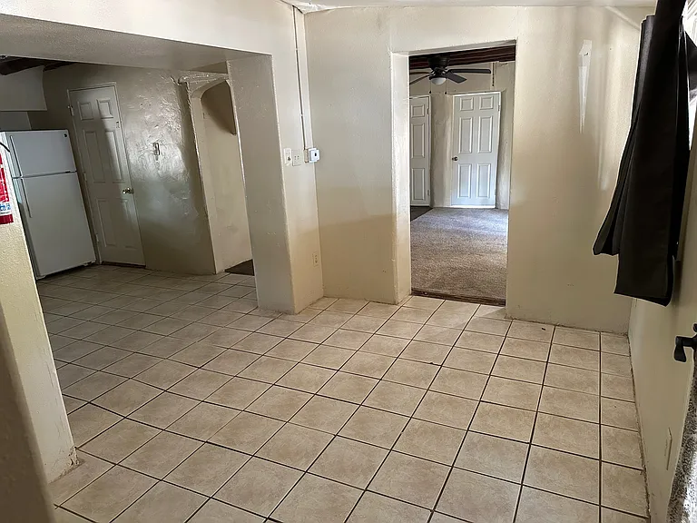 Entry way/ Dinning Room
