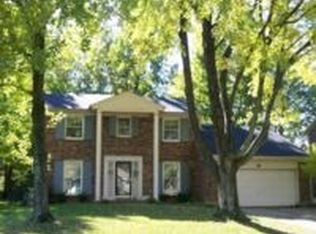 425 Whiteheath Ln, Douglass Hills, KY 40243