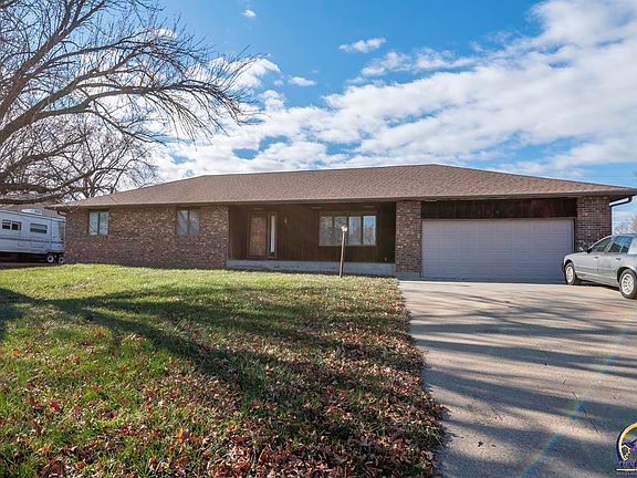 2nd image of 2907 SE Meadowview Dr