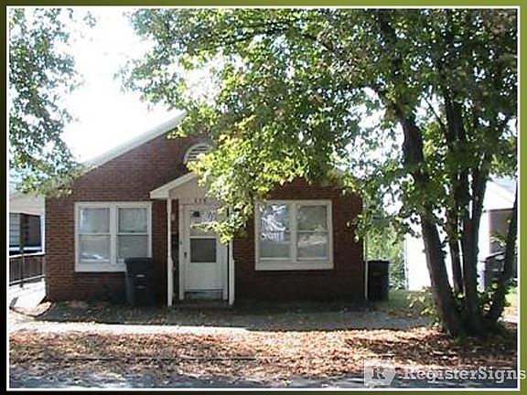2nd image of 826 Myrtle St APT 1