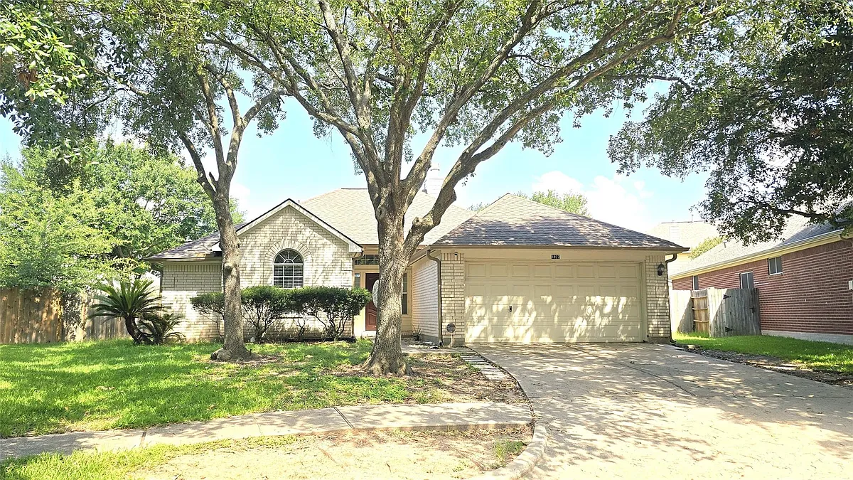 Photo 2 of 19 - 4827 Hidden Chestnut Ln - Houston, TX Building Photo - 4827 Hidden Chestnut Ln