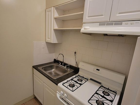 4th image of 1305 W Roosevelt Blvd Floor 2