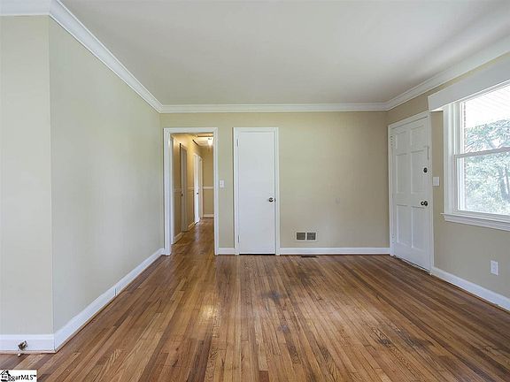 4th image of 105 Hillrose Ave