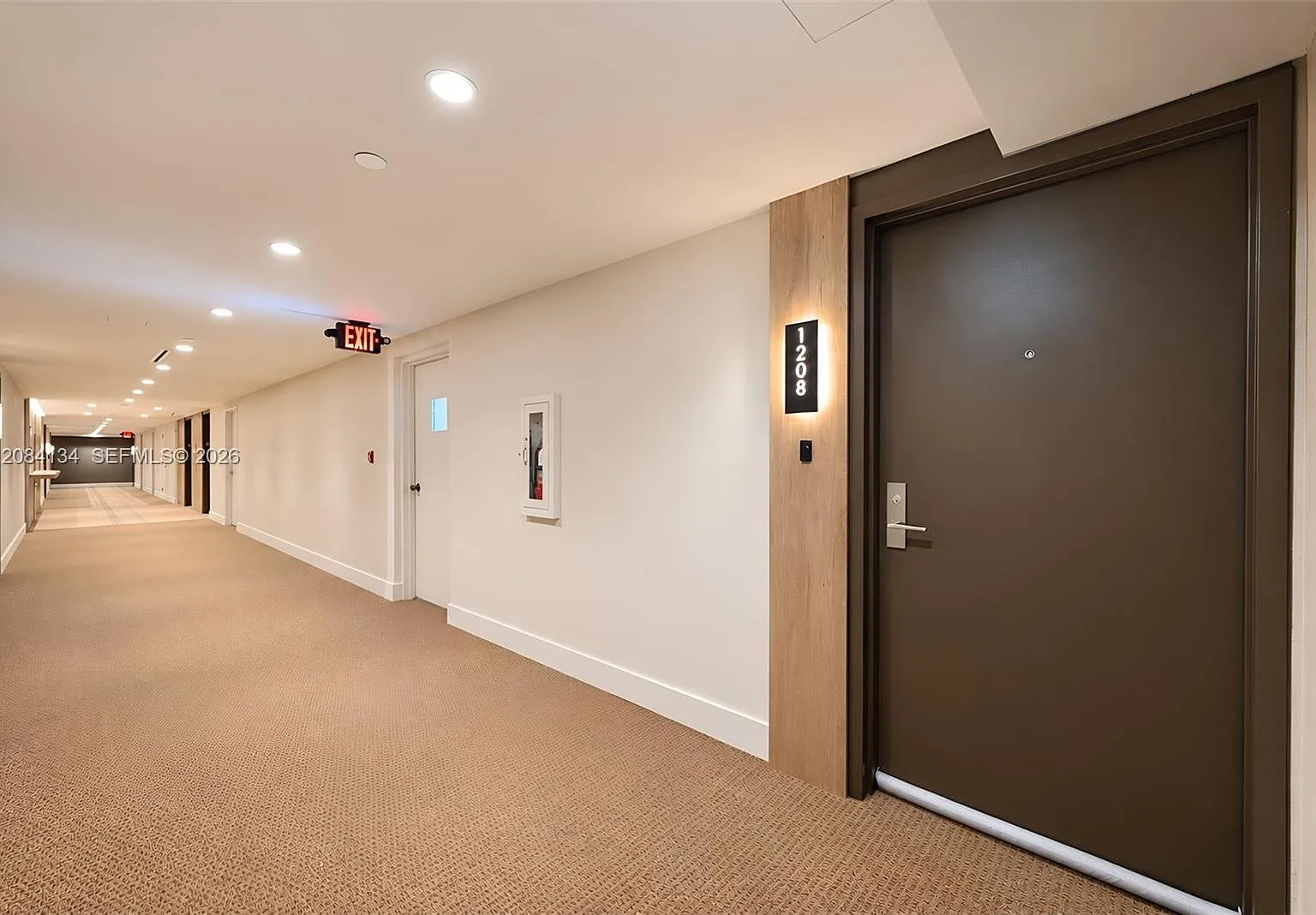 Venetian Isle Condo — Photo 2