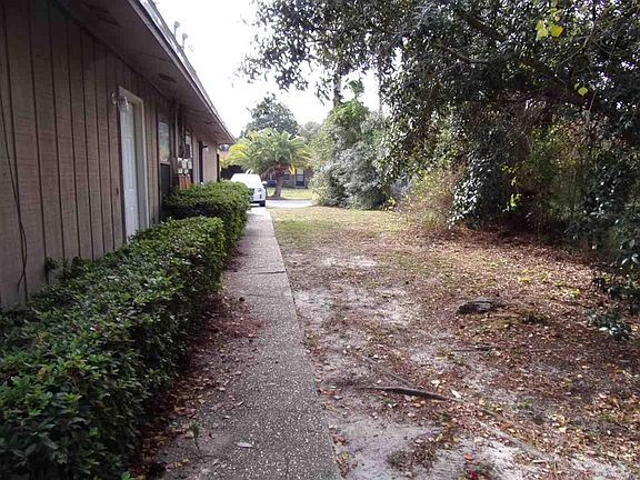 2nd image of 3220 Maplewood Dr