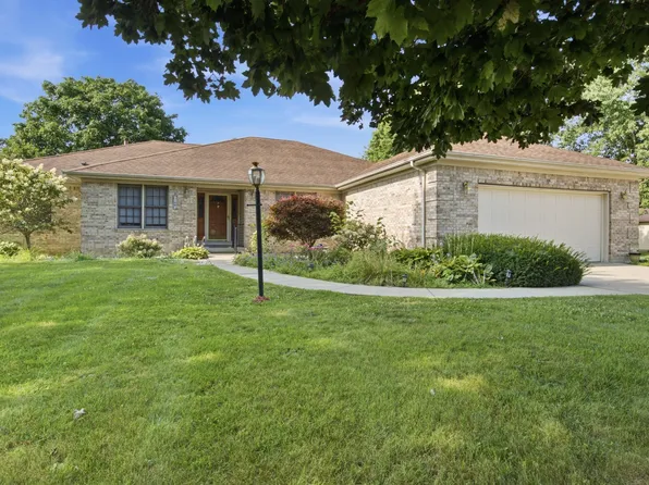 102 Orchard St, Cambridge City, IN 47327