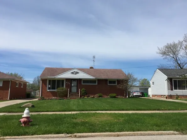 884 High St, Bedford, OH 44146
