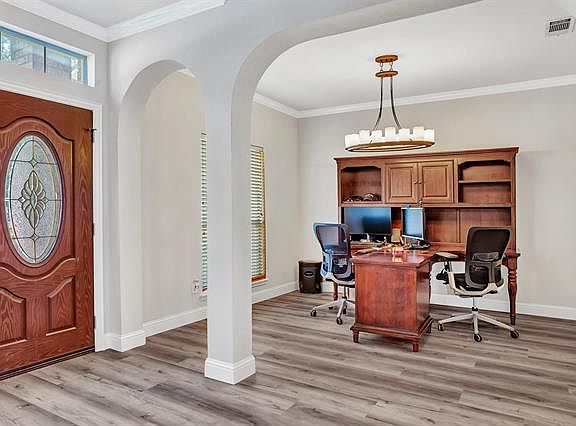 3rd image of 7709 Glenoaks Dr