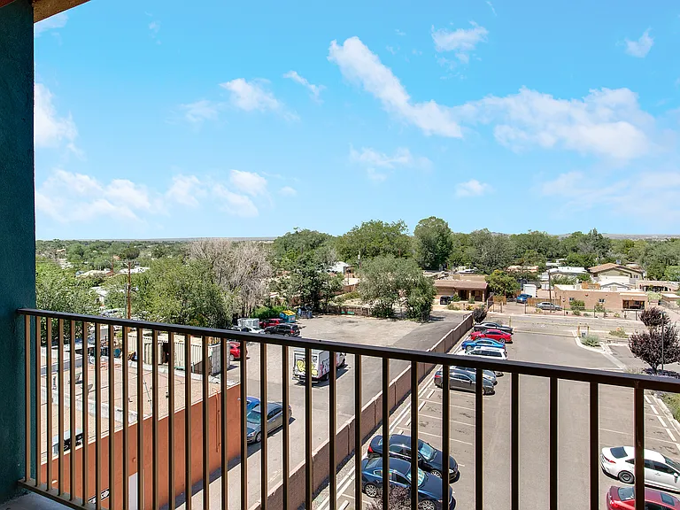 403 - top floor balcony gets sunset views!