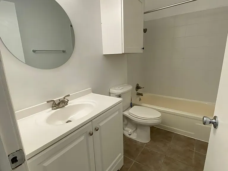 2642 Chester Ave — Photo 8