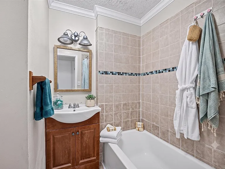 1220 Shadowdale Dr #6 — Photo 18
