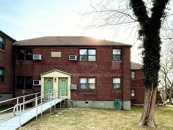 57-72 246 crescent #E-6 lower, Douglaston, NY 11362