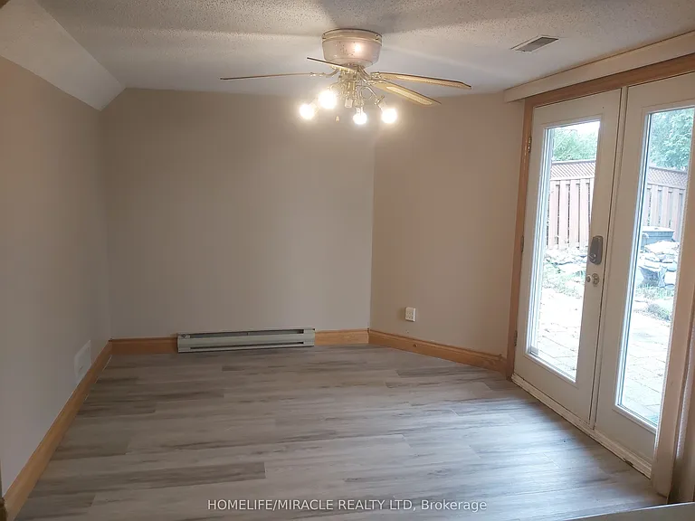 1054 Copperfield Dr #LOWER — Photo 1