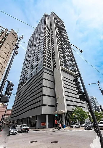 235 W Van Buren St #2113 Photo 1