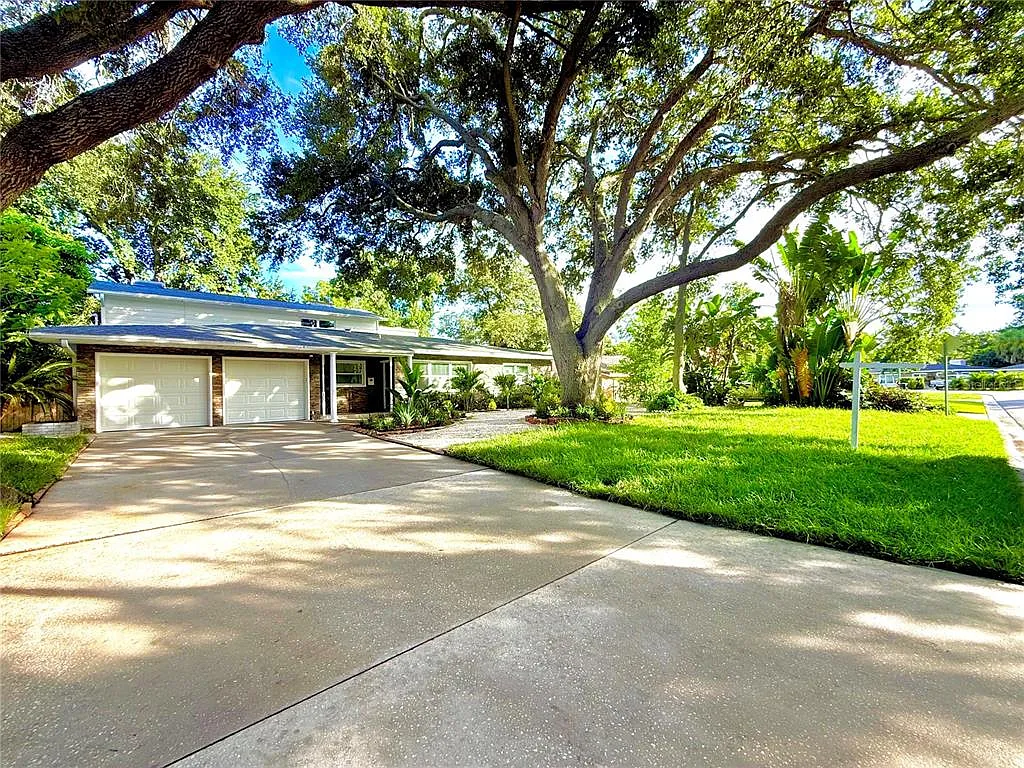 5 bed, 4.5 bath, 2561 sqft, $4,900 — Photo 1