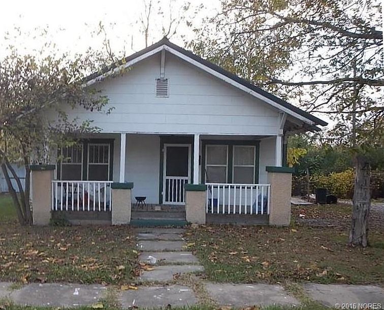 1st image of 411 N 3rd St