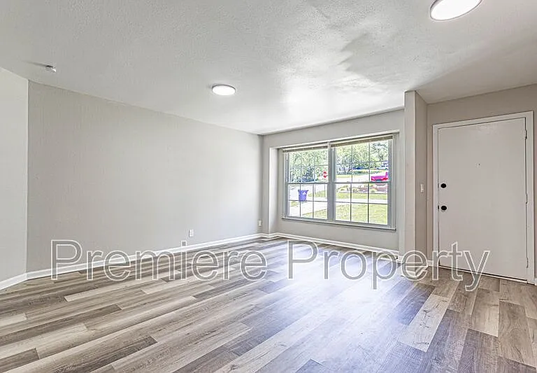 3910 E 123rd Ter #B — Photo 2