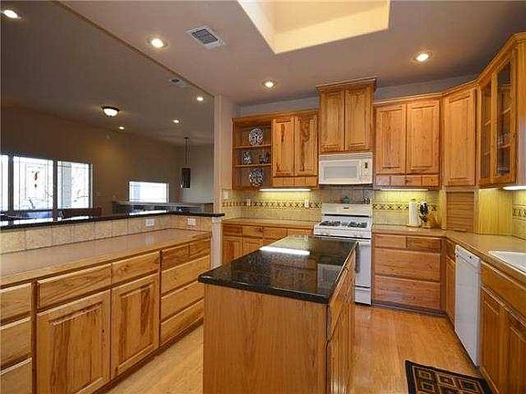 5th image of 20805 Oak Hill Ln