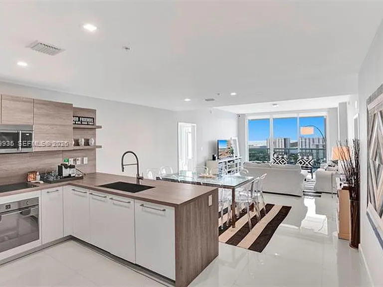 400 Sunny Isles Blvd #2021 — Photo 1