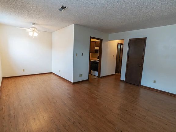 3rd image of 923 Vattier St APT 10