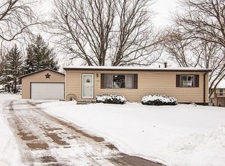 5573 Northwood Ct, Dubuque, IA 52002