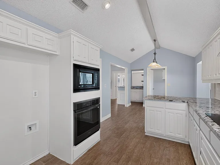 1207 Mistywood Ln — Photo 10