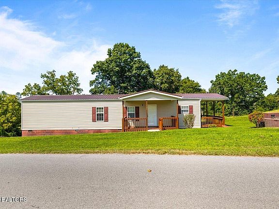 3rd image of 525 Cave Springs Rd