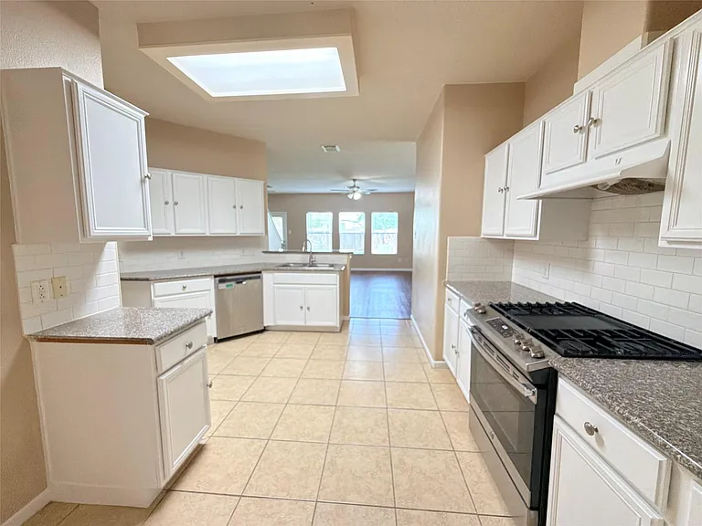 15423 Fir Woods Ln — Photo 11