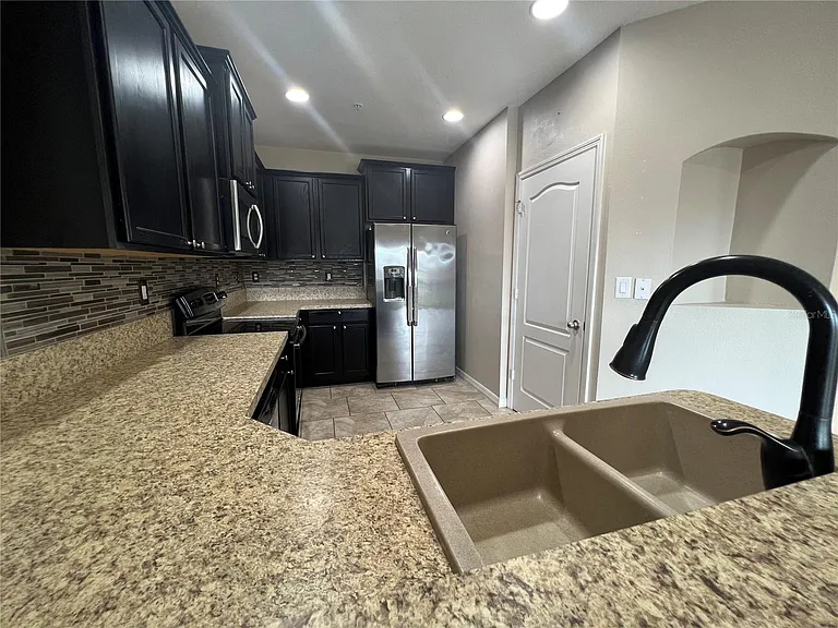 2137 Betsy Ross Ln #2137 — Photo 9