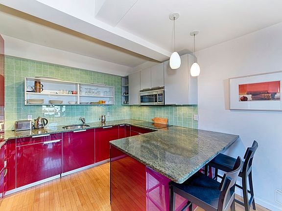 4th image of 2166 Broadway #17A