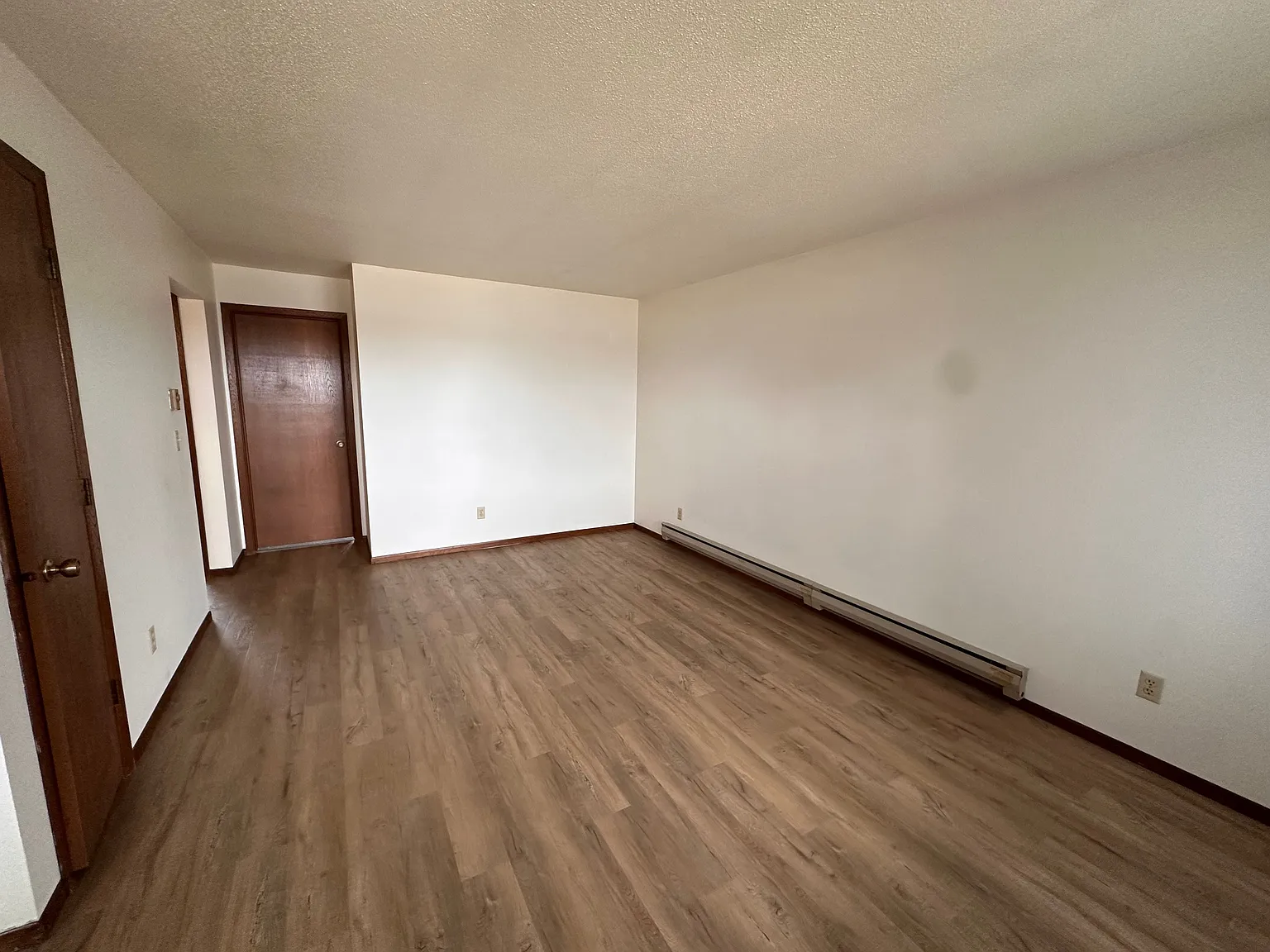 2 bed, 1.0 bath, $925 — Photo 4