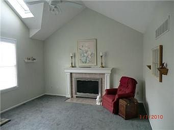 4th image of 1026 SW Twin Creek Dr