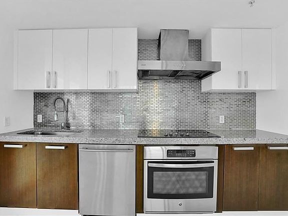 5th image of 720 NE 62nd St APT 406
