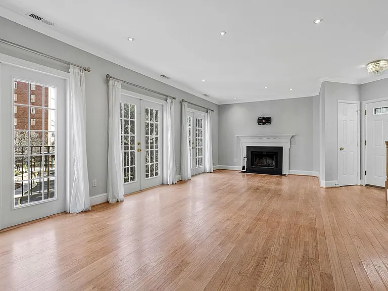 4305 Massachusetts Ave NW — Photo 8