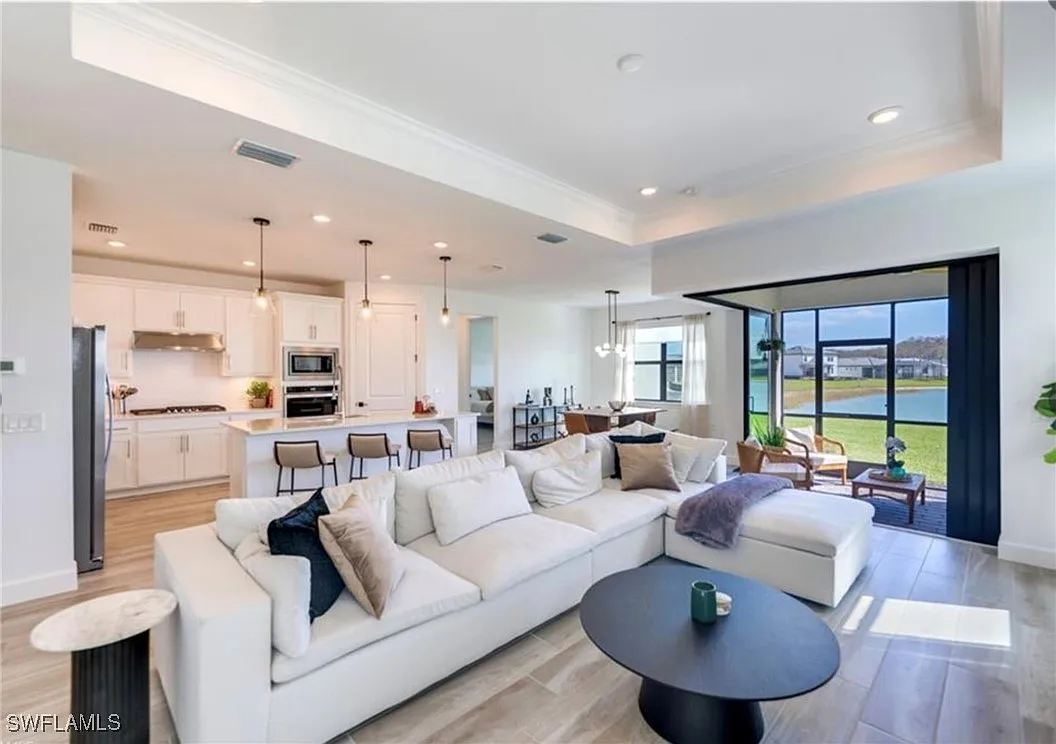 3 bed, 2.0 bath, 2088 sqft, $6,490 — Photo 1