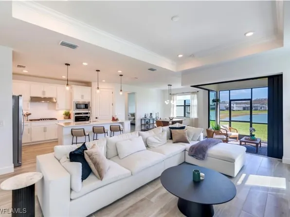 20419 Pebble Glen Dr, Estero, FL 33928