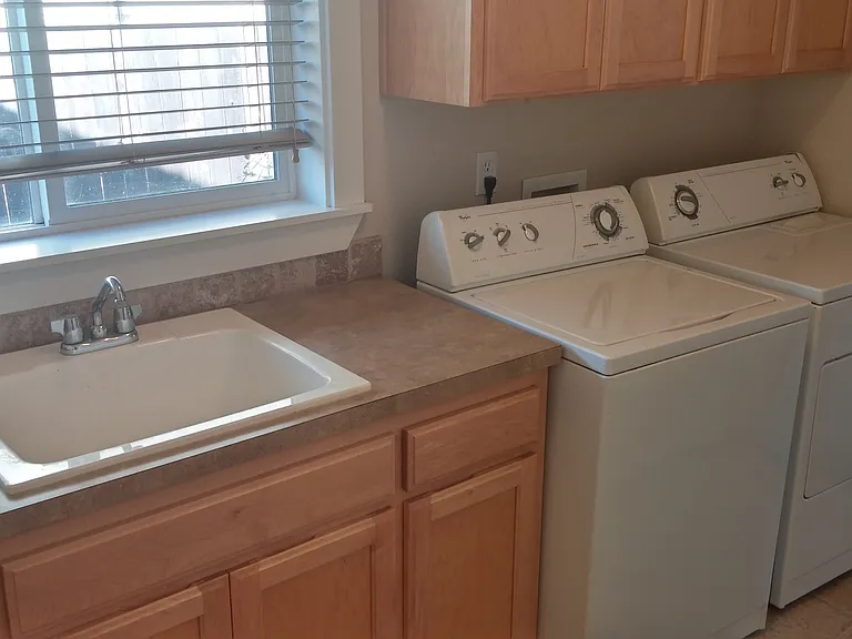 157 SW Chapman Ct — Photo 12