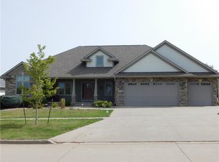 2006 Prairie St, Grinnell, IA 50112