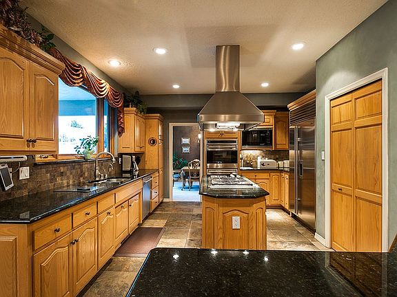 3rd image of 5515 Royal Oak Dr NE