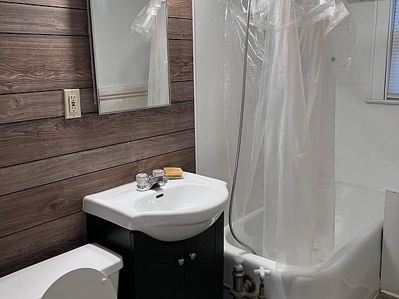 3rd image of 2118 Delaware Blvd #2