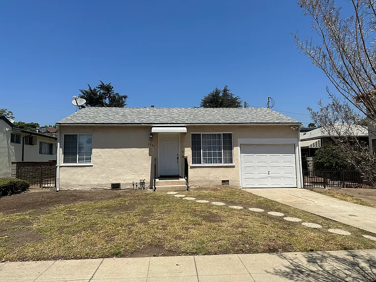 1531 Dixon St — Photo 1