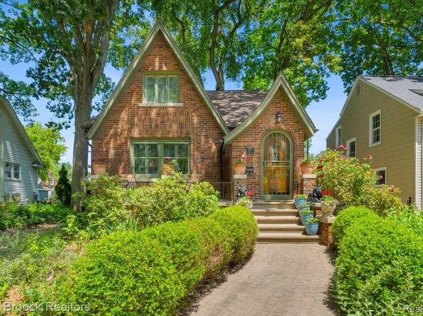 923 E 5th St, Royal Oak, MI 48067