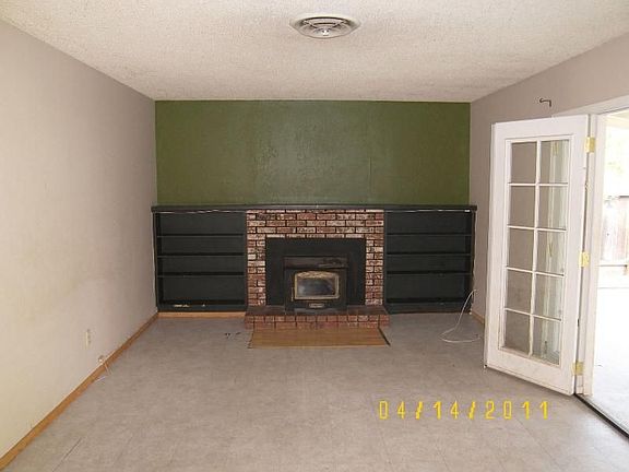 2nd image of 2400 Sharondell Dr
