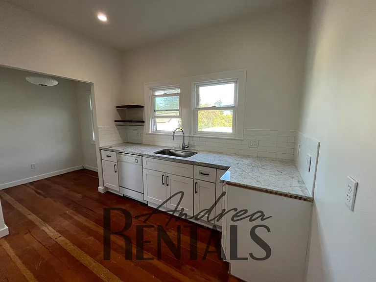 1145 Virginia St — Photo 11
