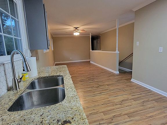 5th image of 340 Clairmont Dr