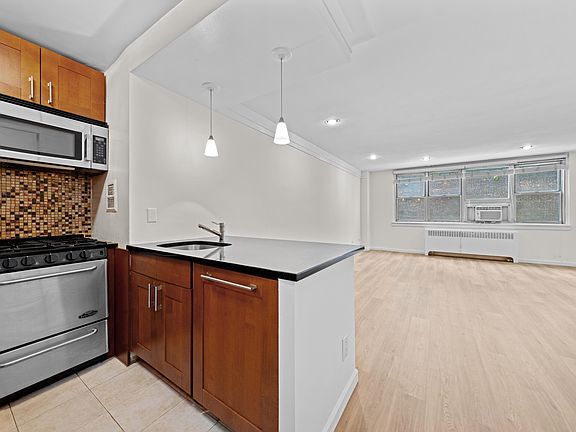 3rd image of 240 E 35th St APT 3C