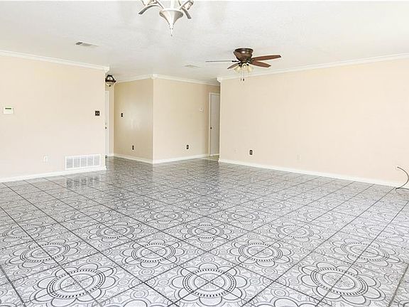 5th image of 4404 Fieldcrest Dr
