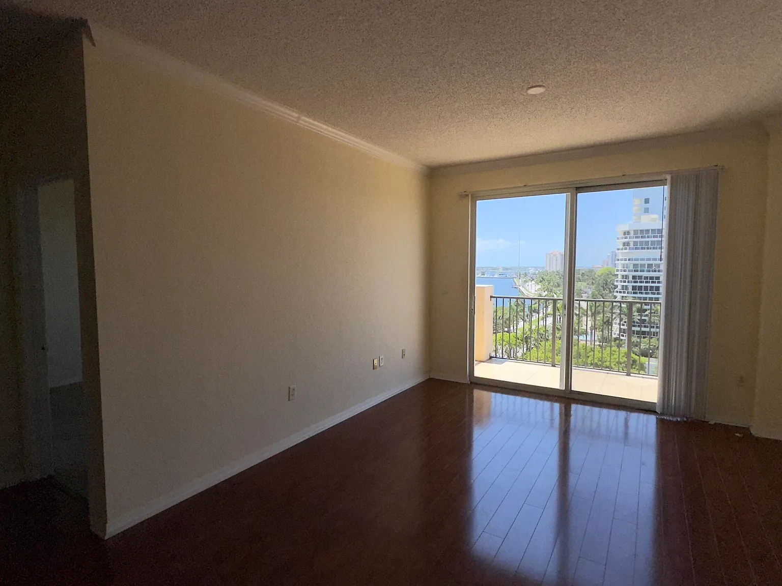 2 bed, 2.0 bath, 1071 sqft, $2,450 — Photo 4