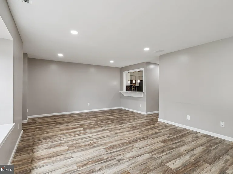 165 Wyndham Pl — Photo 8