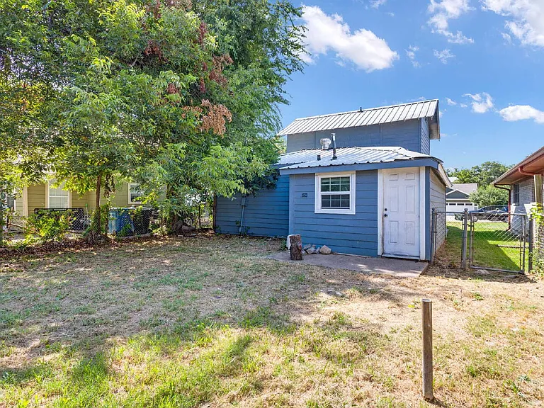 917 W Crawford St — Photo 13